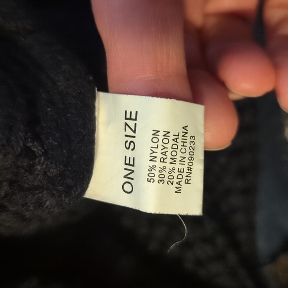 Brandy Melville cropped black sweater, one size - Picture 8 of 9